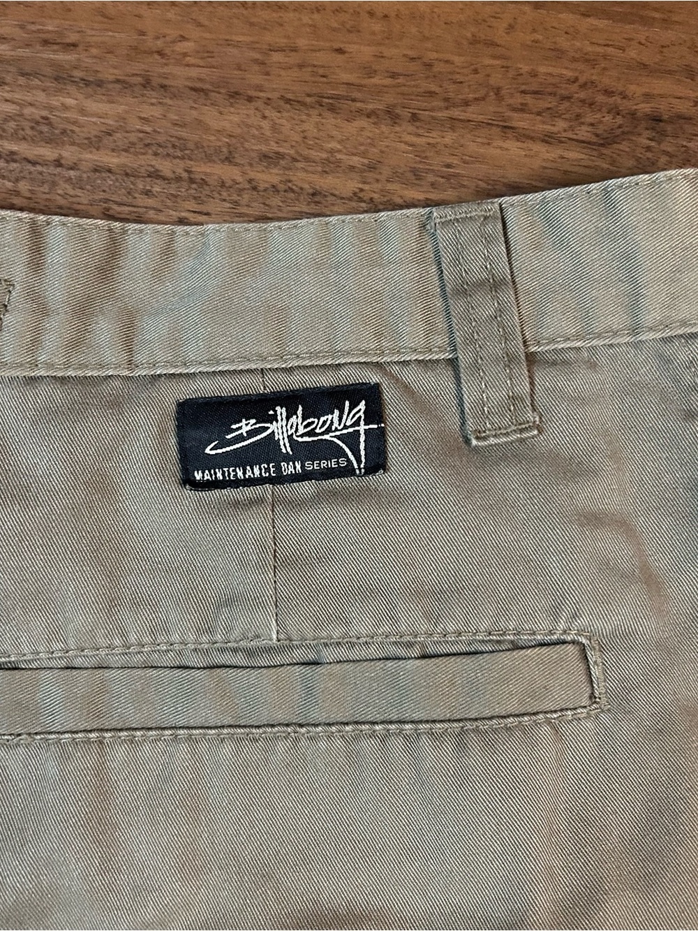 Vintage Y2K/90s Billabong Men's Cargo Shorts in Khaki - Picture 9 of 9